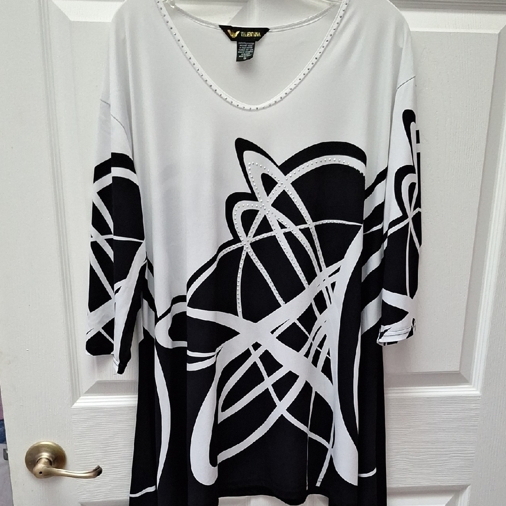 e Valentina Black And White 3/4 Sleeve Top 1X. EUC